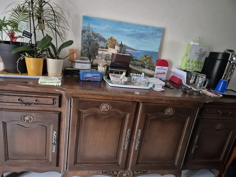 Meubles hauts de cuisine, en chêne également, touchés dans la même pièce. Paray-Douaville (78)