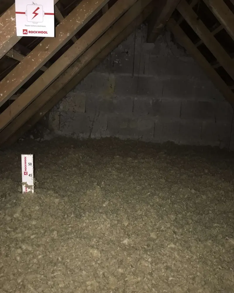 Pose d'isolant dans des combles en Eure-et-Loir